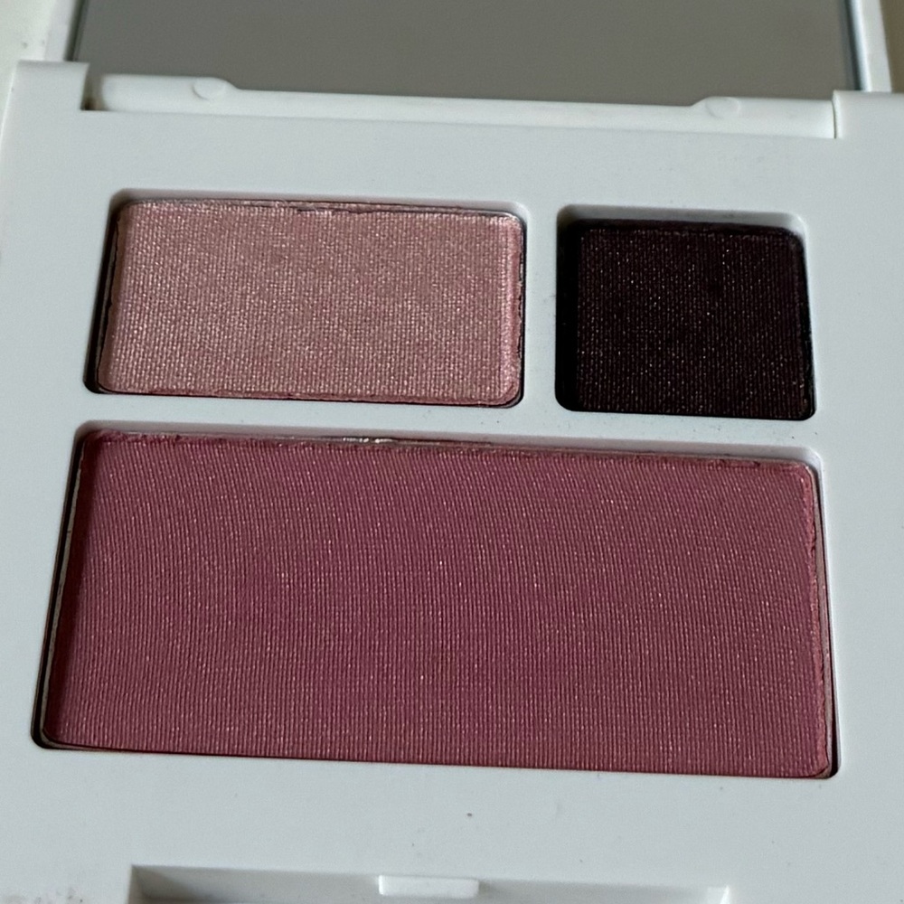 Clinique Limited Edition Blush & eyeshadow duo - compact with mirror